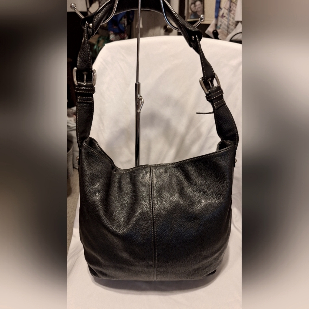 Tignanello Black pebbled leather shoulder bag excellent condition 14x10